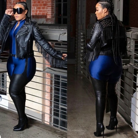 Thigh high black boots with belt - Picture 9 of 17